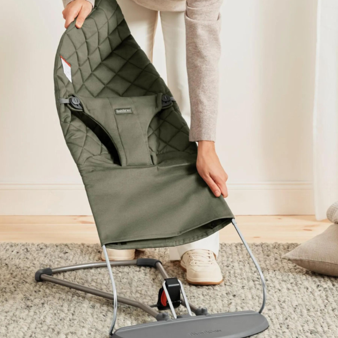 Balansoar Bliss BabyBjorn Black din tesatura matlasata cu aspect Clasic