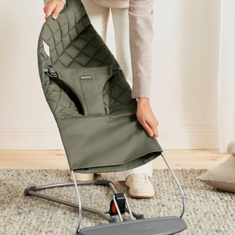 Balansoar Bliss BabyBjorn Black din tesatura matlasata cu aspect Clasic