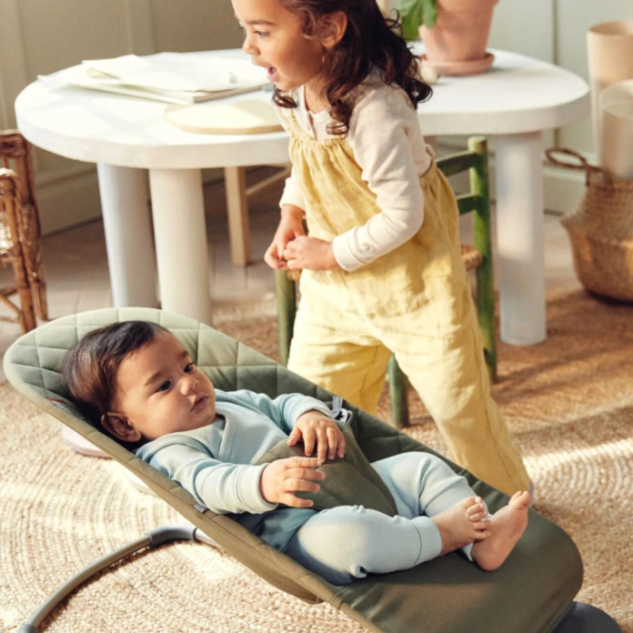 Balansoar Bliss BabyBjorn Black din tesatura matlasata cu aspect Clasic
