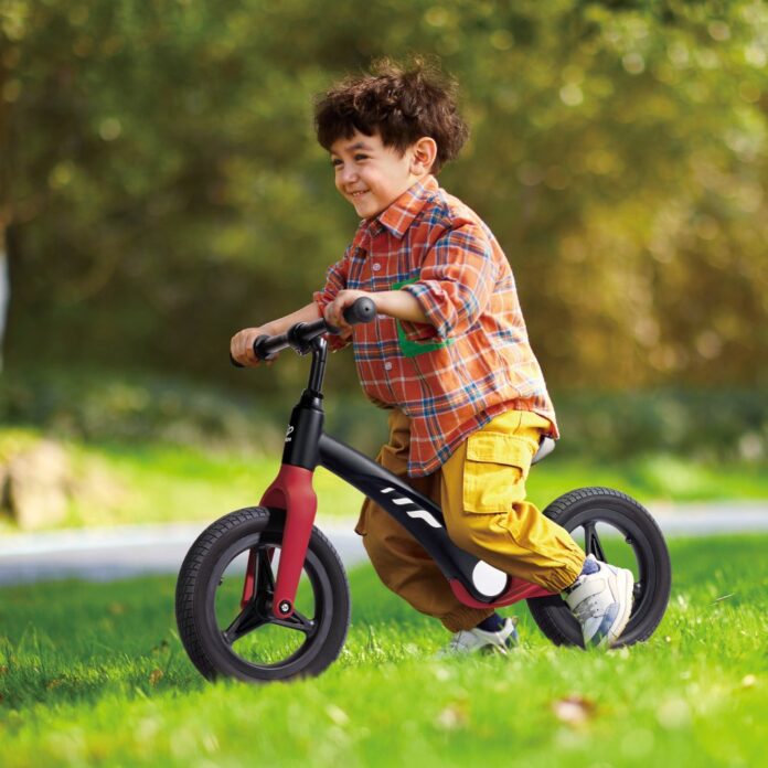 Bicicleta de echilibru pentru copii roz