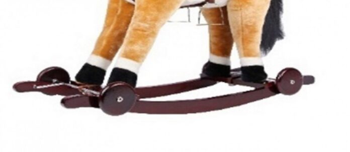 Calut balansoar pentru copii Novokids Rocking Horse XXL CremAlb din plus, cu roti, platforma detasabila, functie trotineta fara pedale, dimensiuni 85x37x77 cm, greutate suportata 50 kg