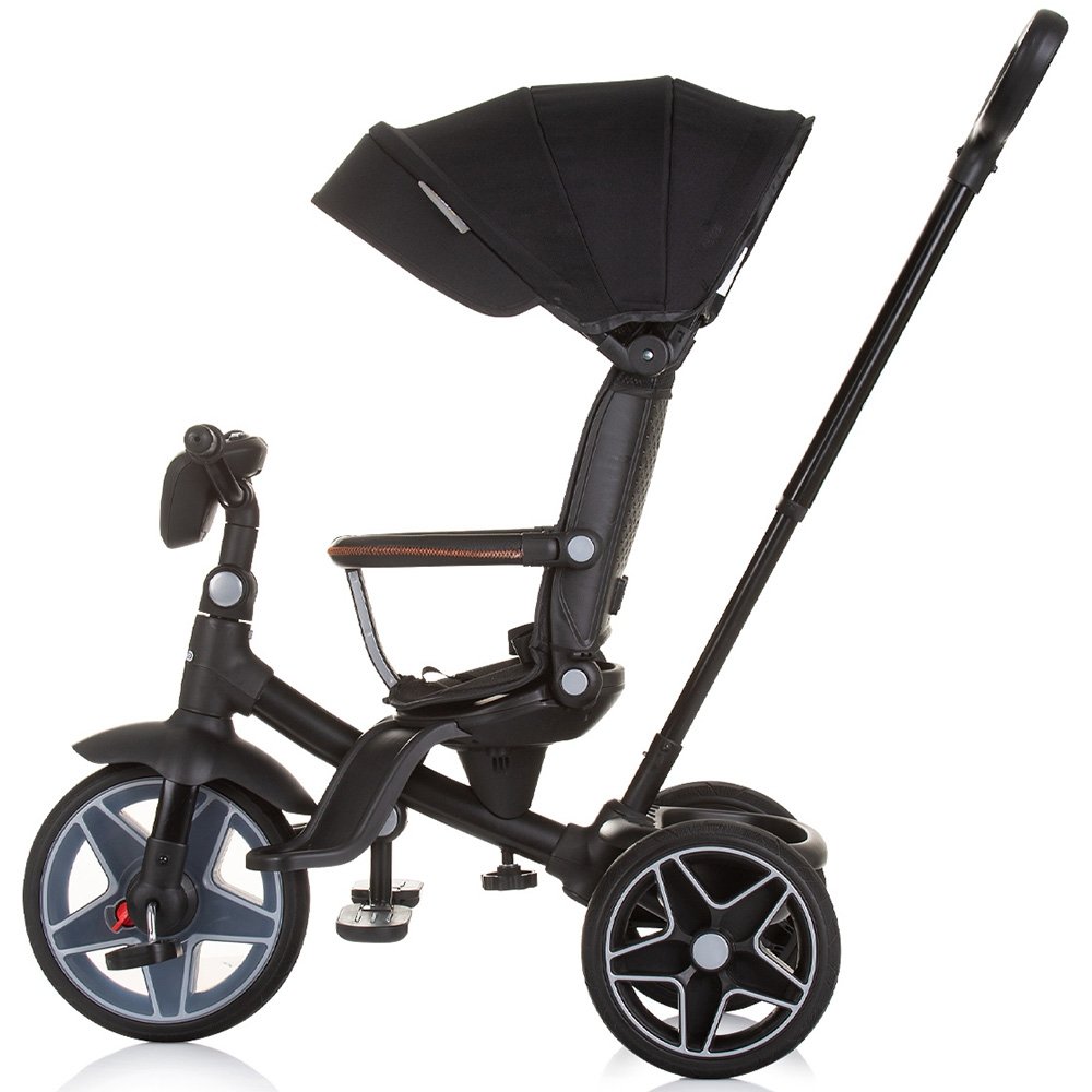 Tricicleta pentru copii Chipolino Derby obsidian, cu copertina si sezut reversibil , spatar reglabil, pozitie somn,frana, suport pentru picioare, maner cu control al directiei, jucarie cu muzica si lumini Tricicleta pentru copii Chipolino Derby obsidian, cu copertina si sezut reversibil , spatar reglabil, pozitie somn,frana, suport pentru picioare, maner cu control al directiei, jucarie cu muzica si lumini