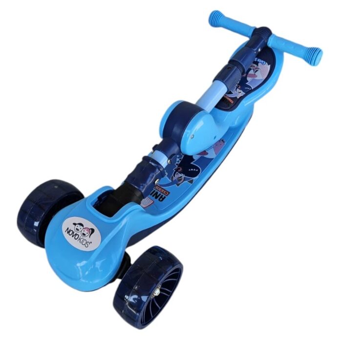 Trotineta pentru copii Novokids Mini Scooter 8130 Albastru 2 in 1, cu roti luminoase din silicon, melodii, 3 roti, pliabila, maner reglabil, greutate suportata 50 kg