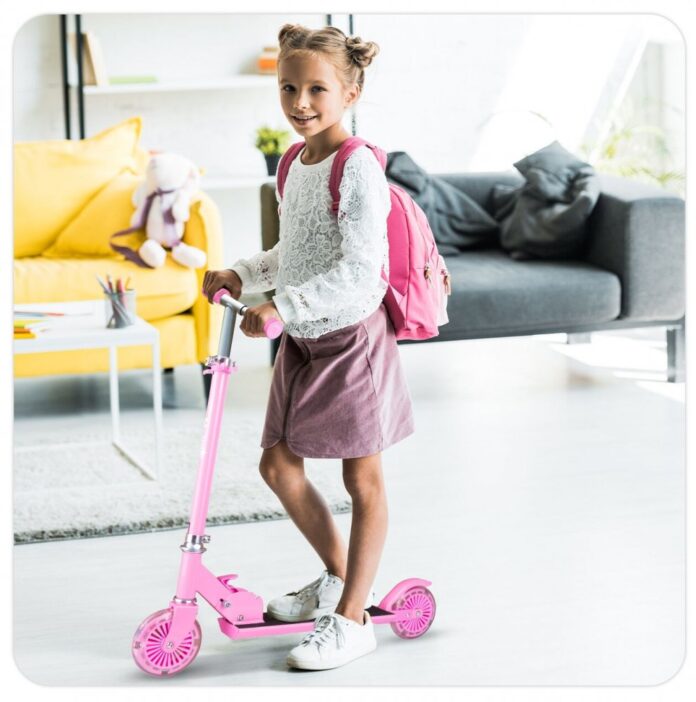 Trotineta pliabila si reglabila pentru copii Malplay Pink, cu lumini LED Trotineta pliabila si reglabila pentru copii Malplay Pink, cu lumini LED
