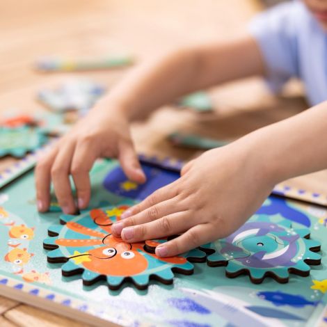 Puzzle educativ din lemn, cu rotite dintate, Oceanul, 8 piese, pentru copii 3 ani+, Melissa&Doug 31003 Puzzle educativ din lemn, cu rotite dintate, Oceanul, 8 piese, pentru copii 3 ani+, Melissa&Doug 31003