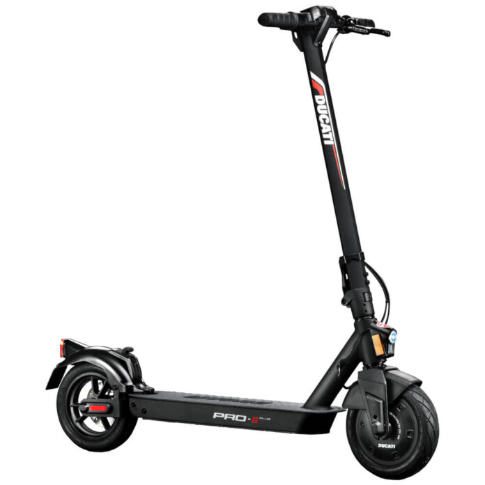Trotineta electrica Ducati Pro-II Plus, 350W, Autonomie 25 km, 25 km/h, Negru Trotineta electrica Ducati Pro-II Plus, 350W, Autonomie 25 km, 25 km/h, Negru